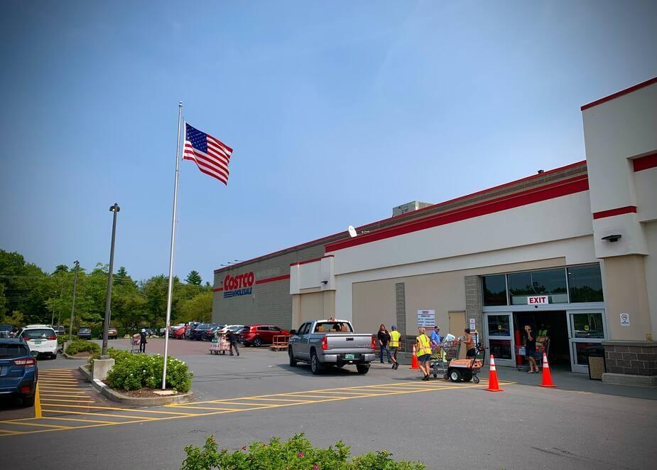Why Is Costco Trending Today? Holiday Store Closures, Packed Warehouses, And Strong Stock Performance Drive Buzz