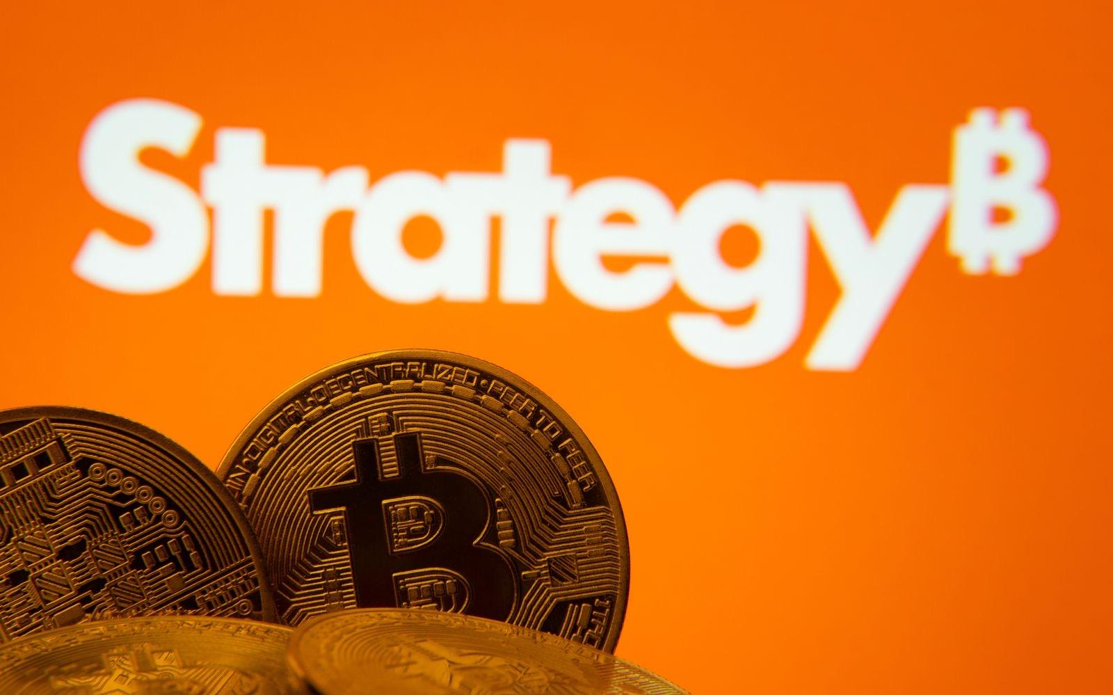 MSTR Stock Price Surges 7% as Bitcoin Price Crosses $61,000, But Can It Surpass BTC?